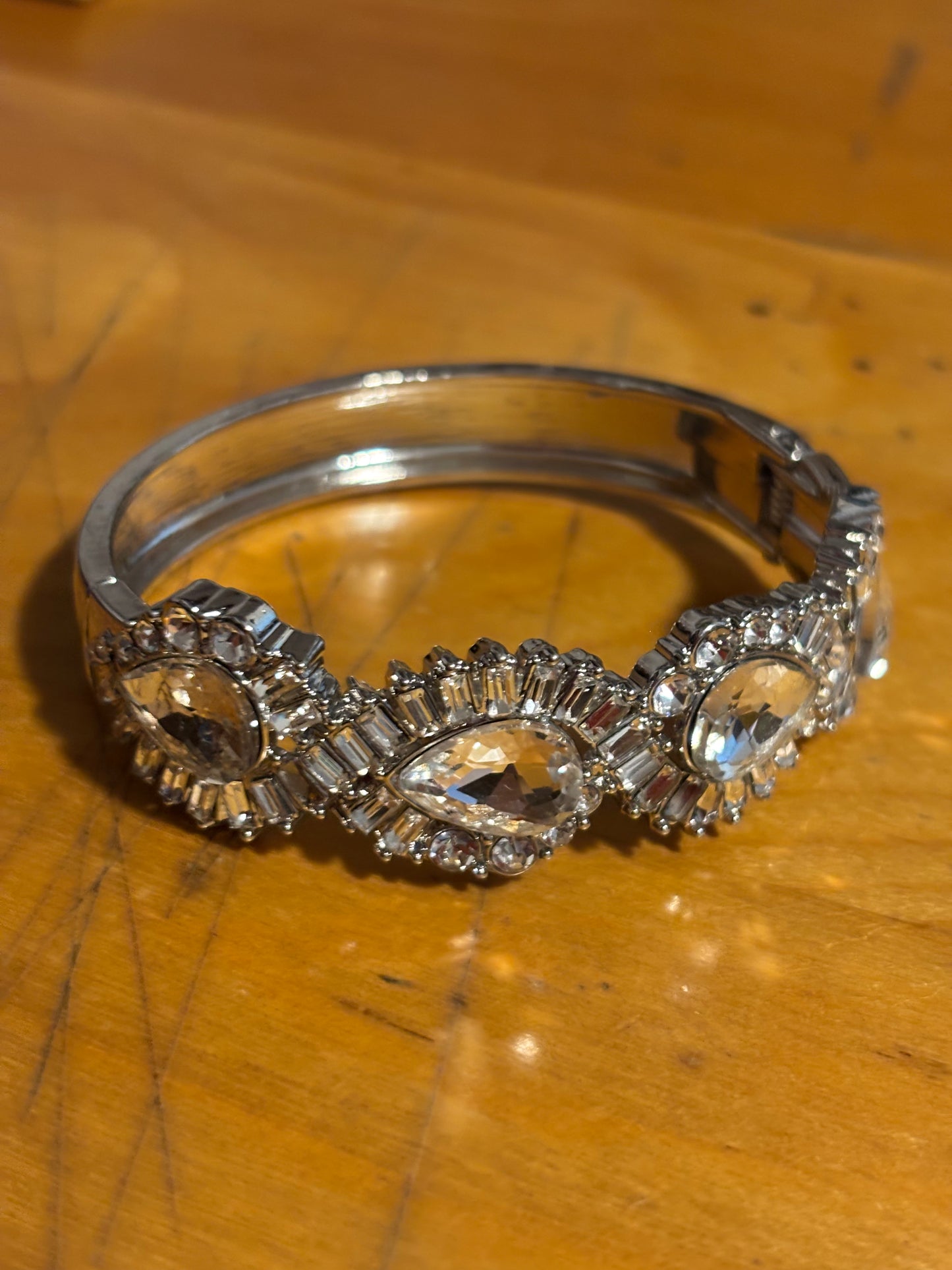 Hinge bracelet