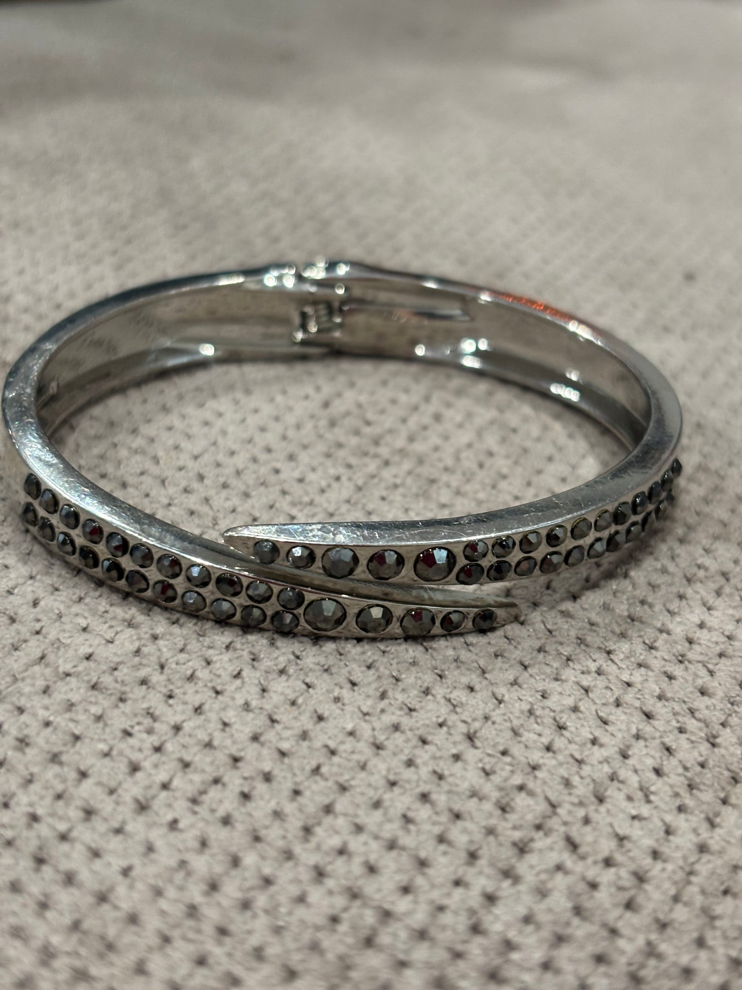 Hinge bracelet